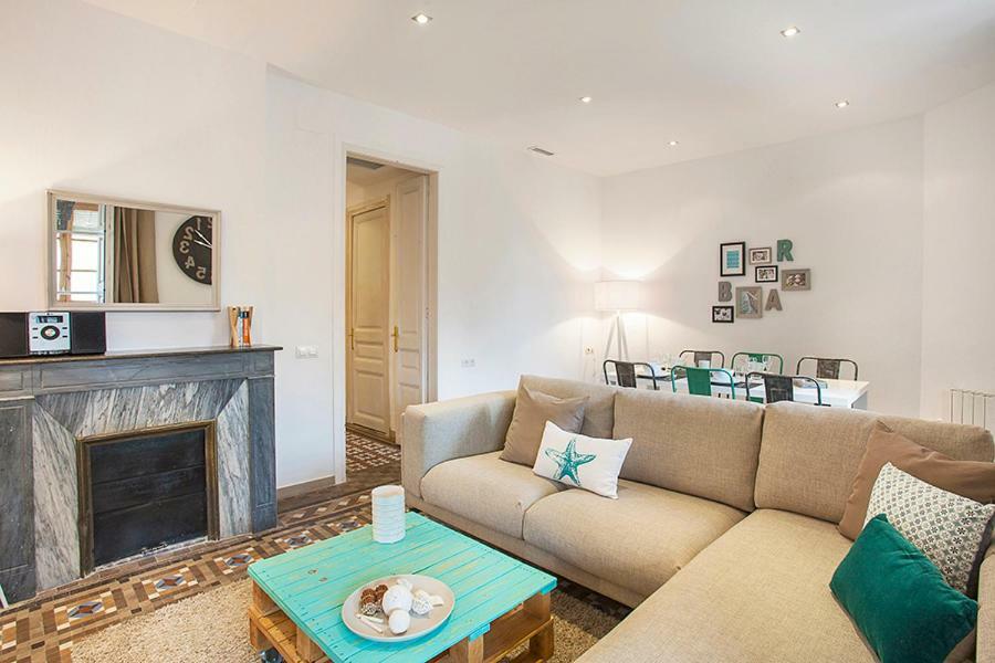 Grande And Authentic In Eixample With Central Ac, Mosaic Apartment